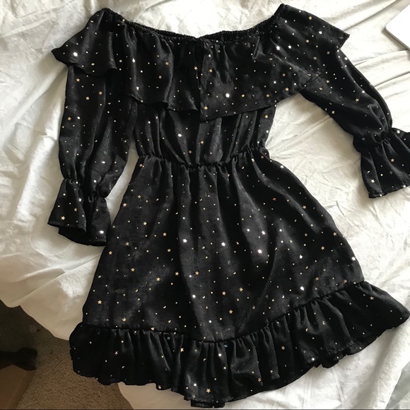 Missguided Dresses & Skirts - ✨ off the shoulder stat dress ✨